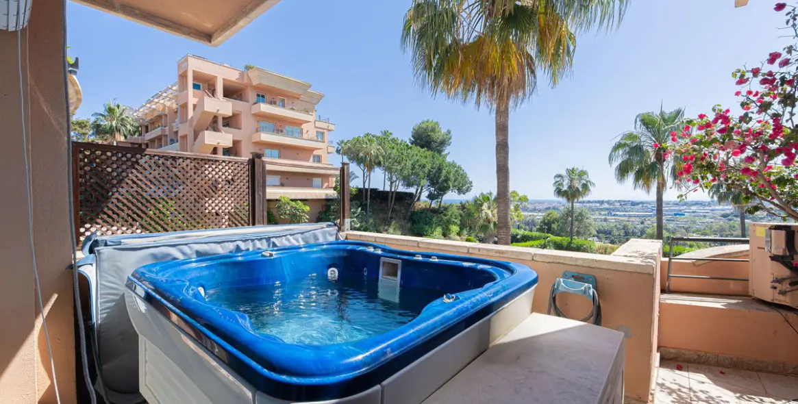 Venta de apartamento en planta media en Nueva Andalucía 17