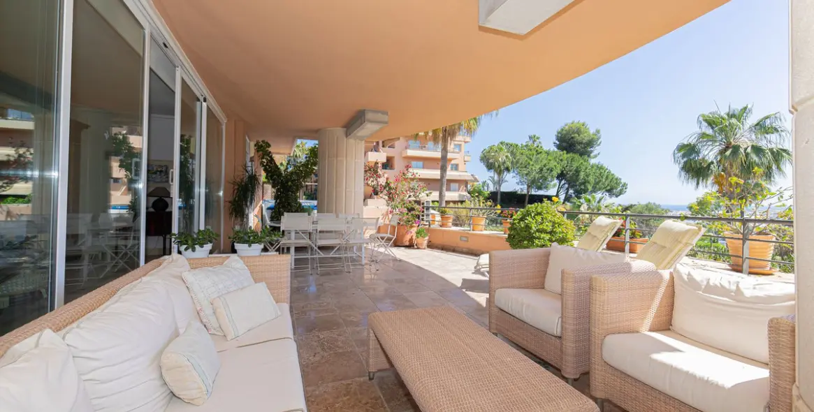 Venta de apartamento en planta media en Nueva Andalucía 18