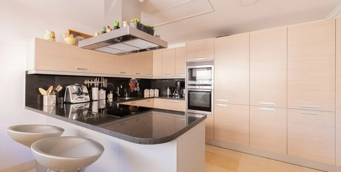 Venta de apartamento en planta media en Nueva Andalucía 20