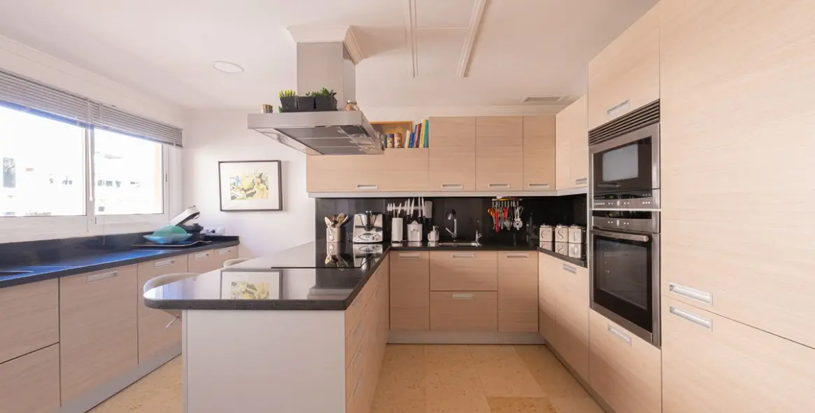 Venta de apartamento en planta media en Nueva Andalucía 22