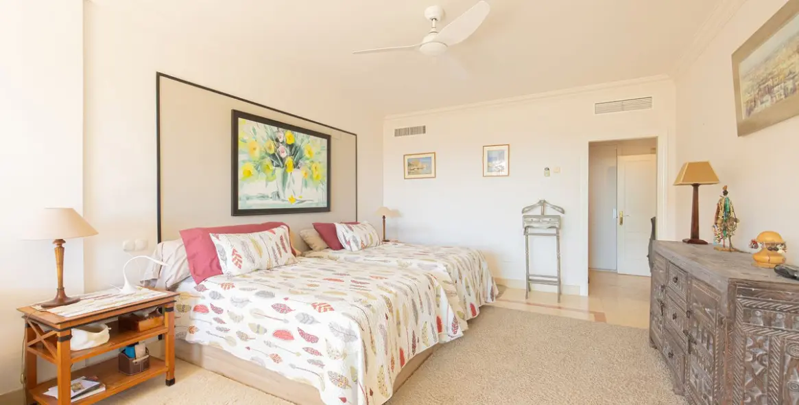 Venta de apartamento en planta media en Nueva Andalucía 23