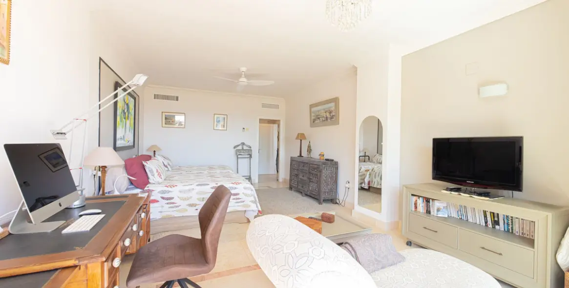 Venta de apartamento en planta media en Nueva Andalucía 24