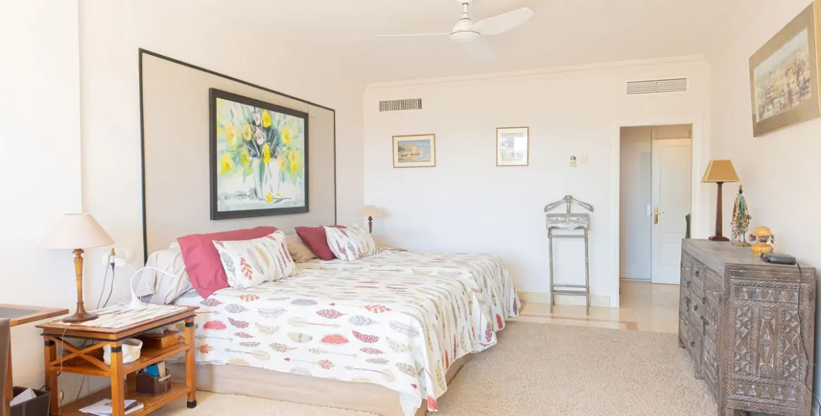 Venta de apartamento en planta media en Nueva Andalucía 26