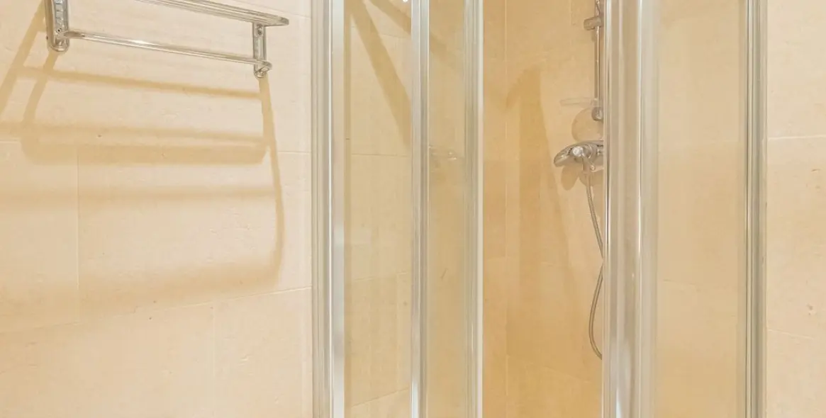 Venta de apartamento en planta media en Nueva Andalucía 44