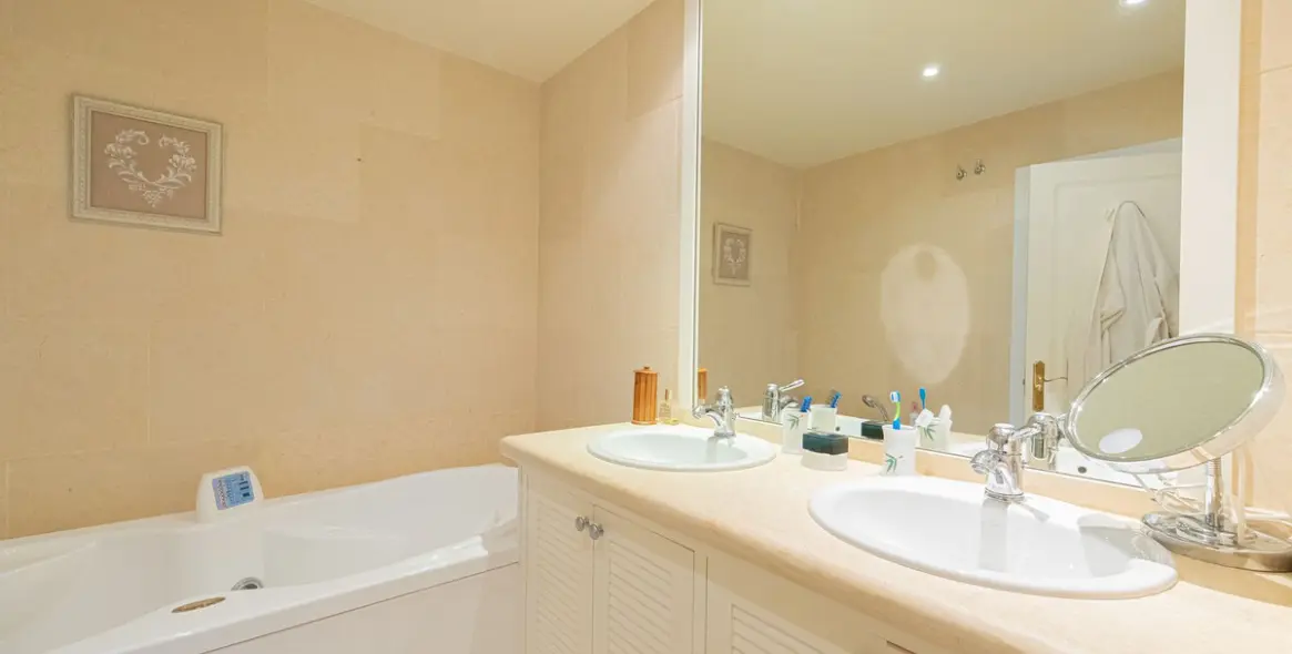 Venta de apartamento en planta media en Nueva Andalucía 48