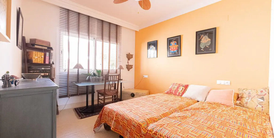 Venta de apartamento en planta media en Nueva Andalucía 52