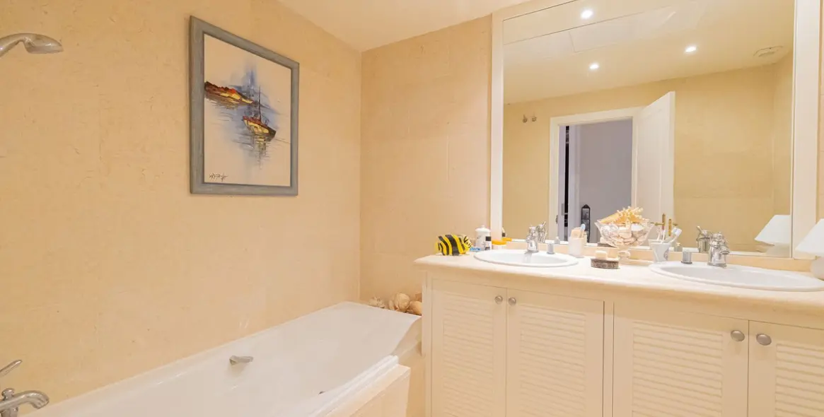 Venta de apartamento en planta media en Nueva Andalucía 58