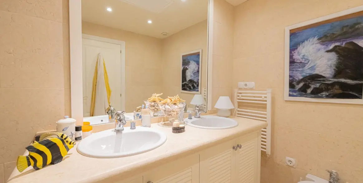 Venta de apartamento en planta media en Nueva Andalucía 60