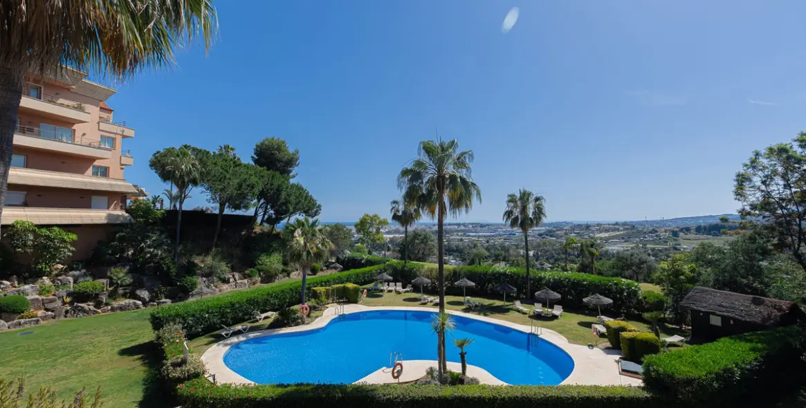 Venta de apartamento en planta media en Nueva Andalucía 62