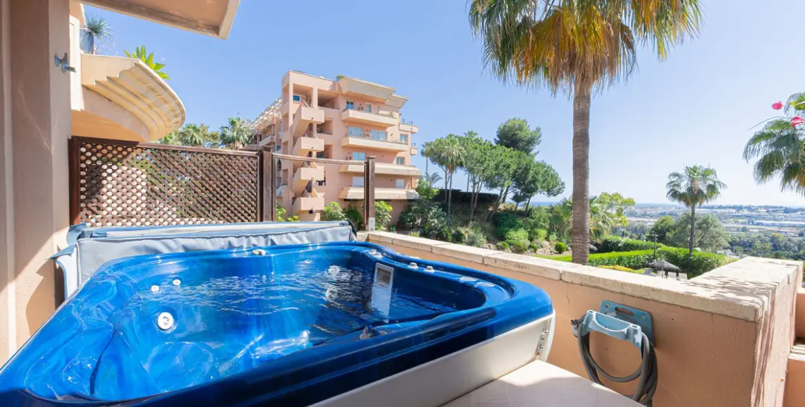 Venta de apartamento en planta media en Nueva Andalucía 64