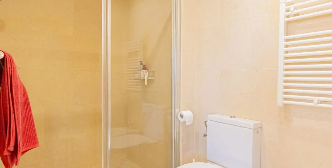 Venta de apartamento en planta media en Nueva Andalucía 66