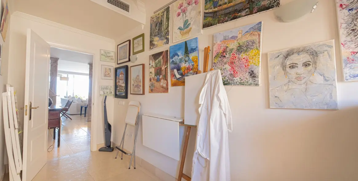 Venta de apartamento en planta media en Nueva Andalucía 75