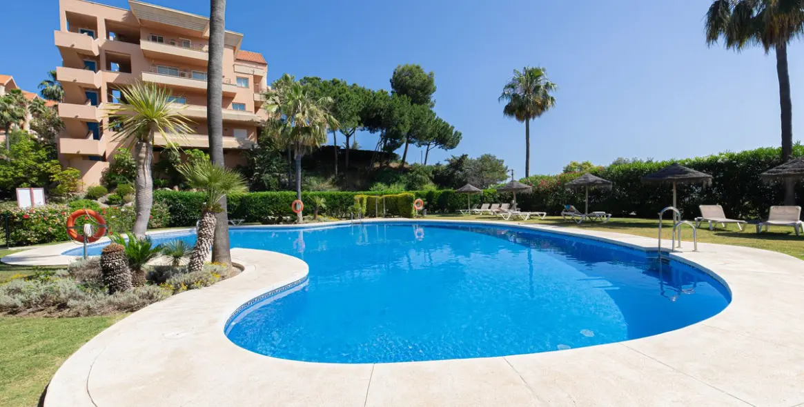 Venta de apartamento en planta media en Nueva Andalucía 88