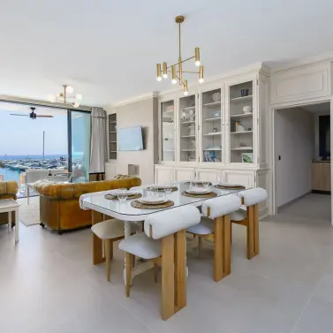 Venta de apartamento en planta media en Puerto Banús
