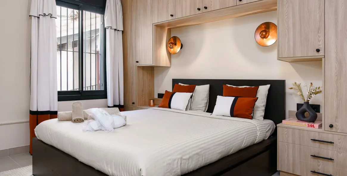 Venta de apartamento en planta media en Puerto Banús 33