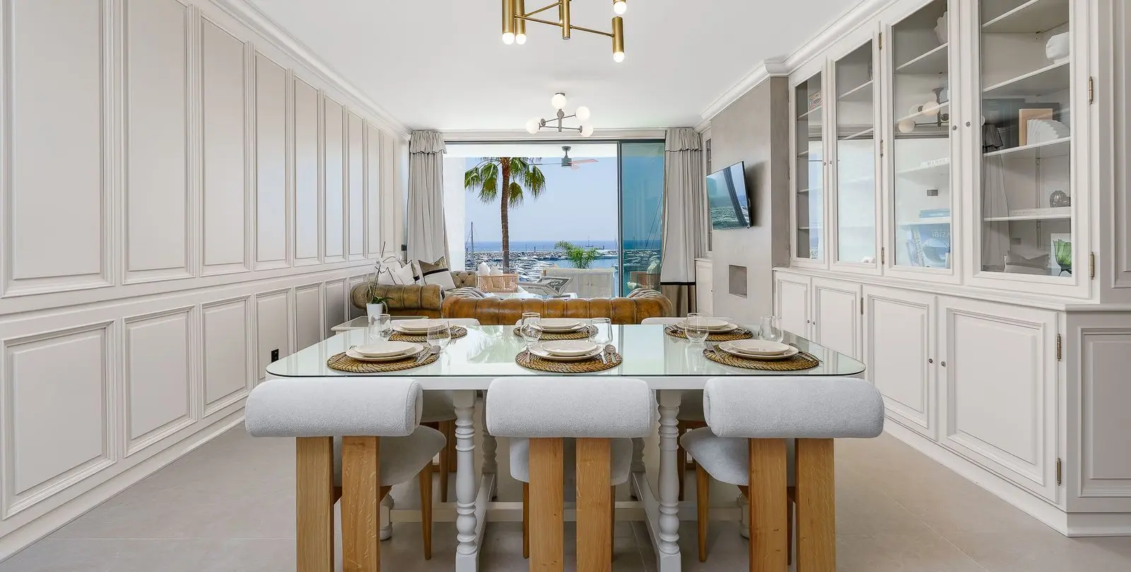 Sale of middle floor apartment in Puerto Banús 1