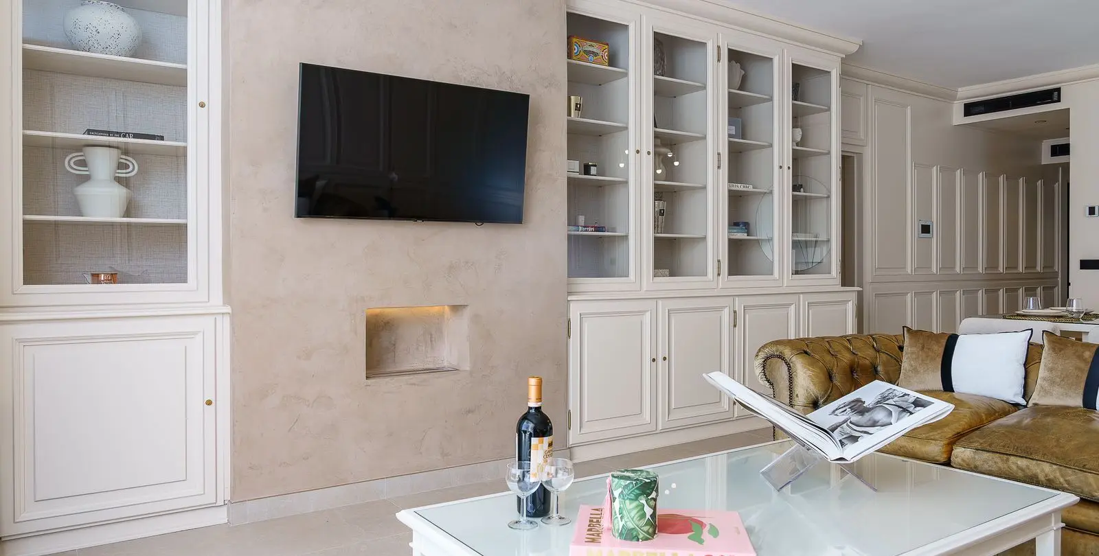 Sale of middle floor apartment in Puerto Banús 9