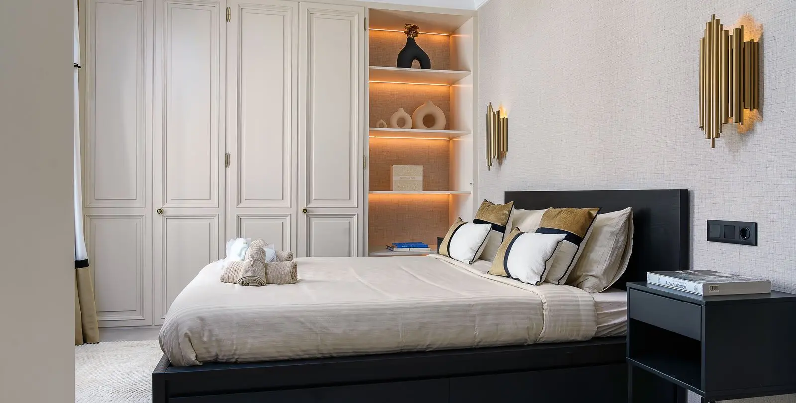 Sale of middle floor apartment in Puerto Banús 14