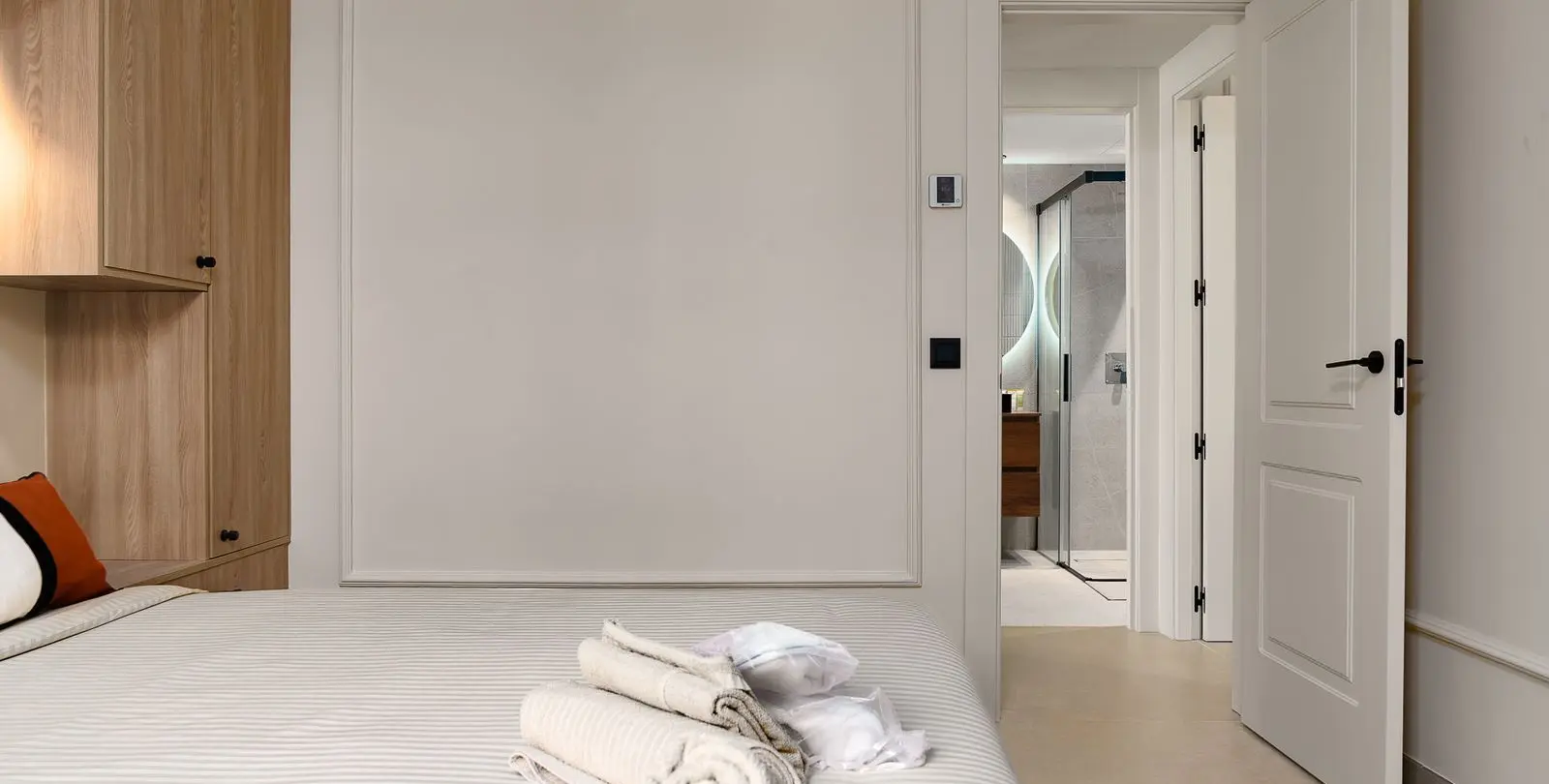 Sale of middle floor apartment in Puerto Banús 26