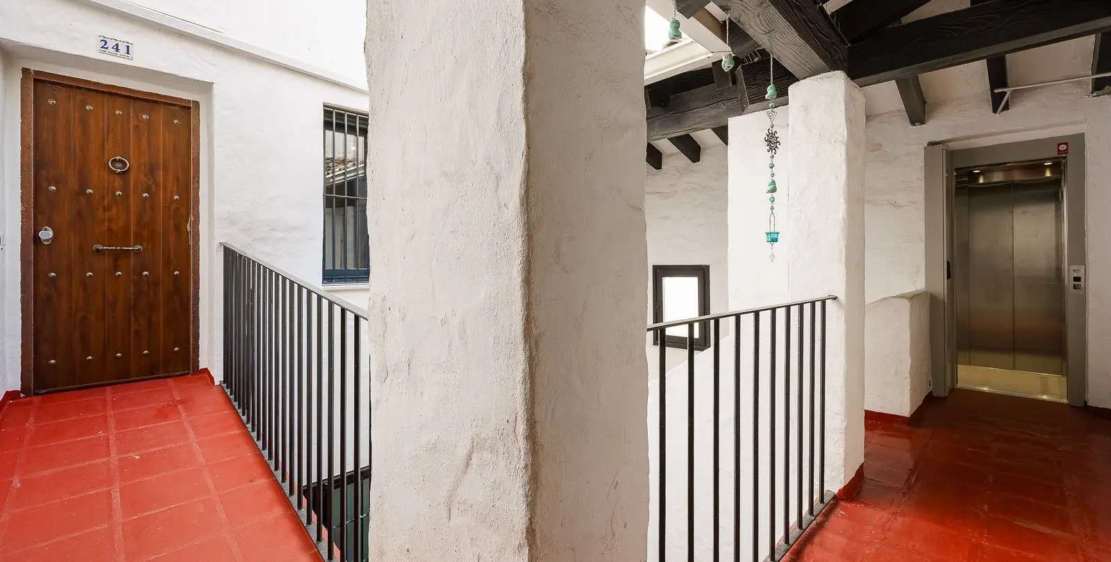 Sale of middle floor apartment in Puerto Banús 33