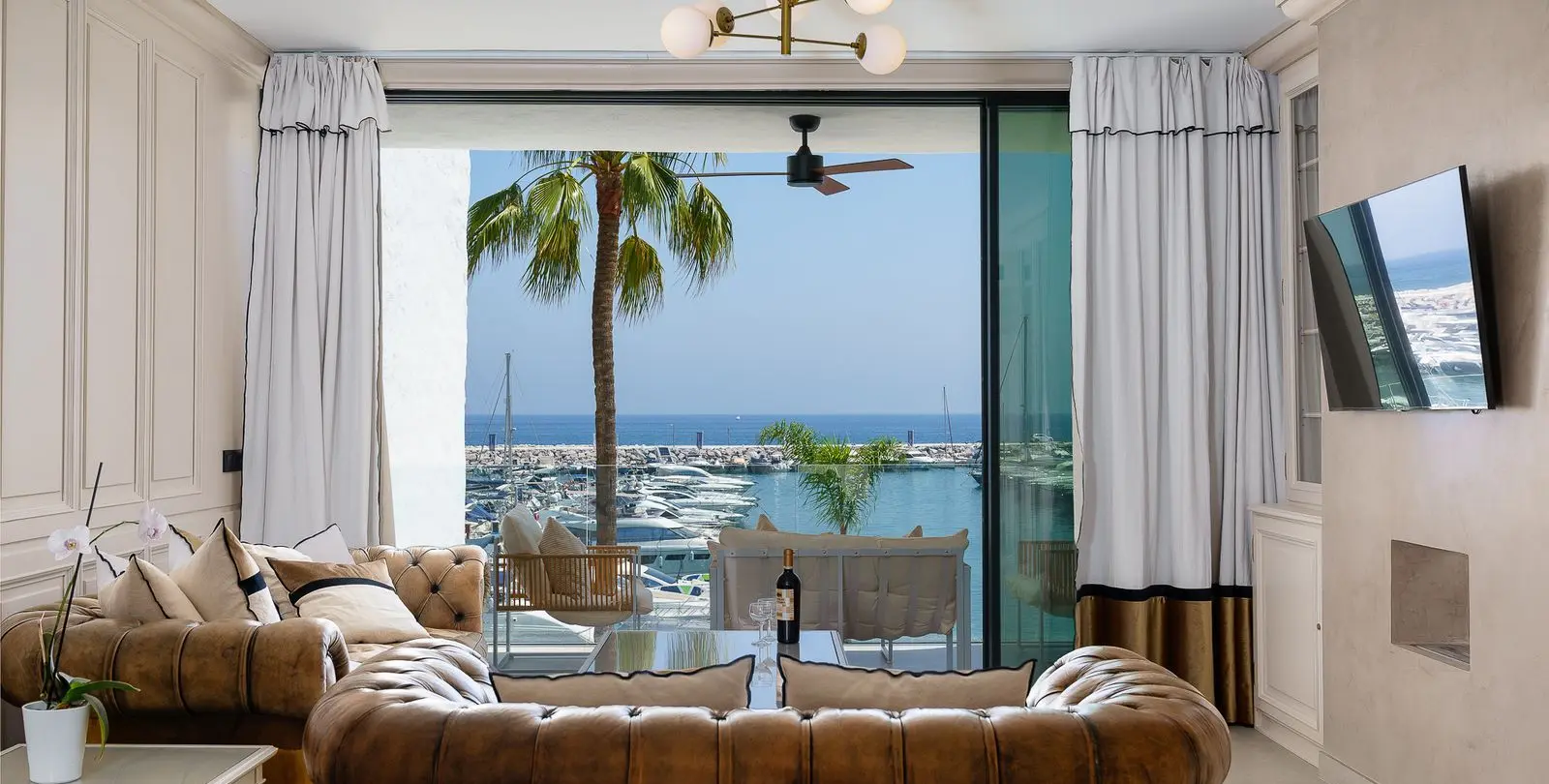 Sale of middle floor apartment in Puerto Banús 38