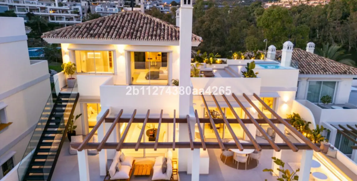 Продажа двухуровневого пентхауса в Marbella 1