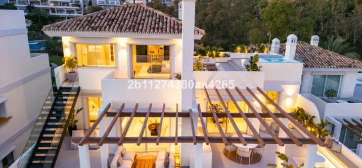 Продажа двухуровневого пентхауса в Marbella 0