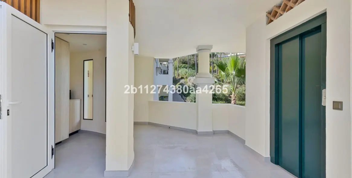 Продажа двухуровневого пентхауса в Marbella 23
