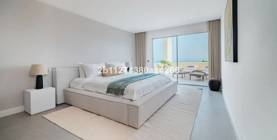 Продажа двухуровневого пентхауса в Marbella 35