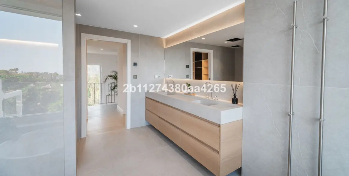 Продажа двухуровневого пентхауса в Marbella 44