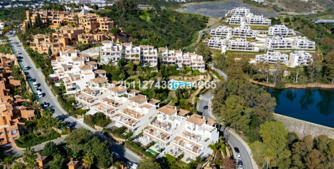 Продажа двухуровневого пентхауса в Marbella 56