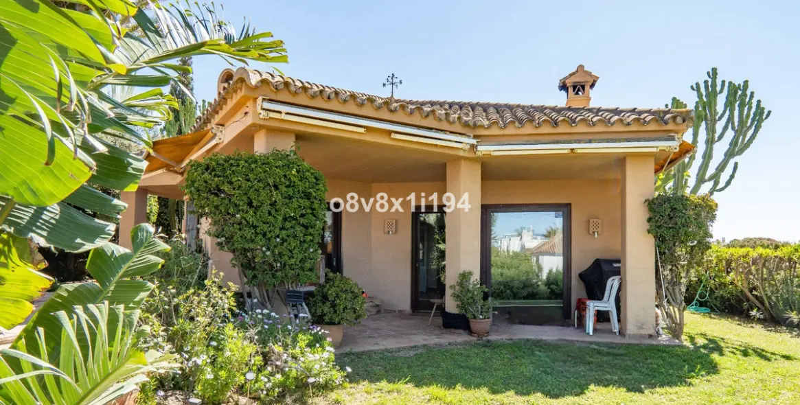 Venta de villa independiente en Marbella 1