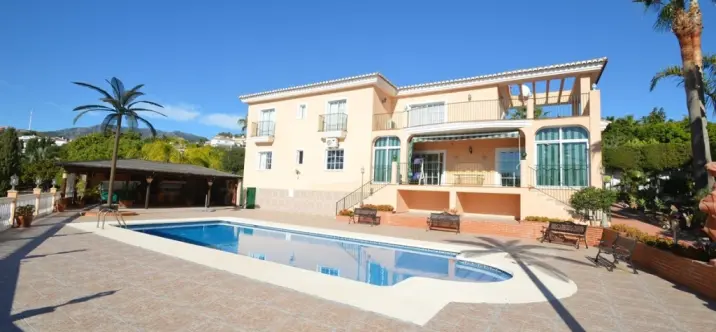 Venta de villa independiente en Benalmadena 0