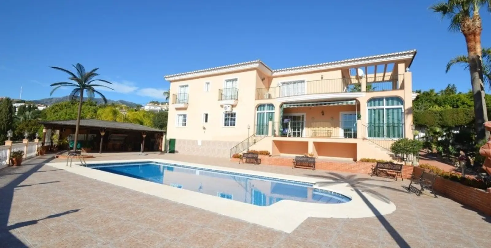 Продажа  отдельно стоящей виллы в Benalmadena 1