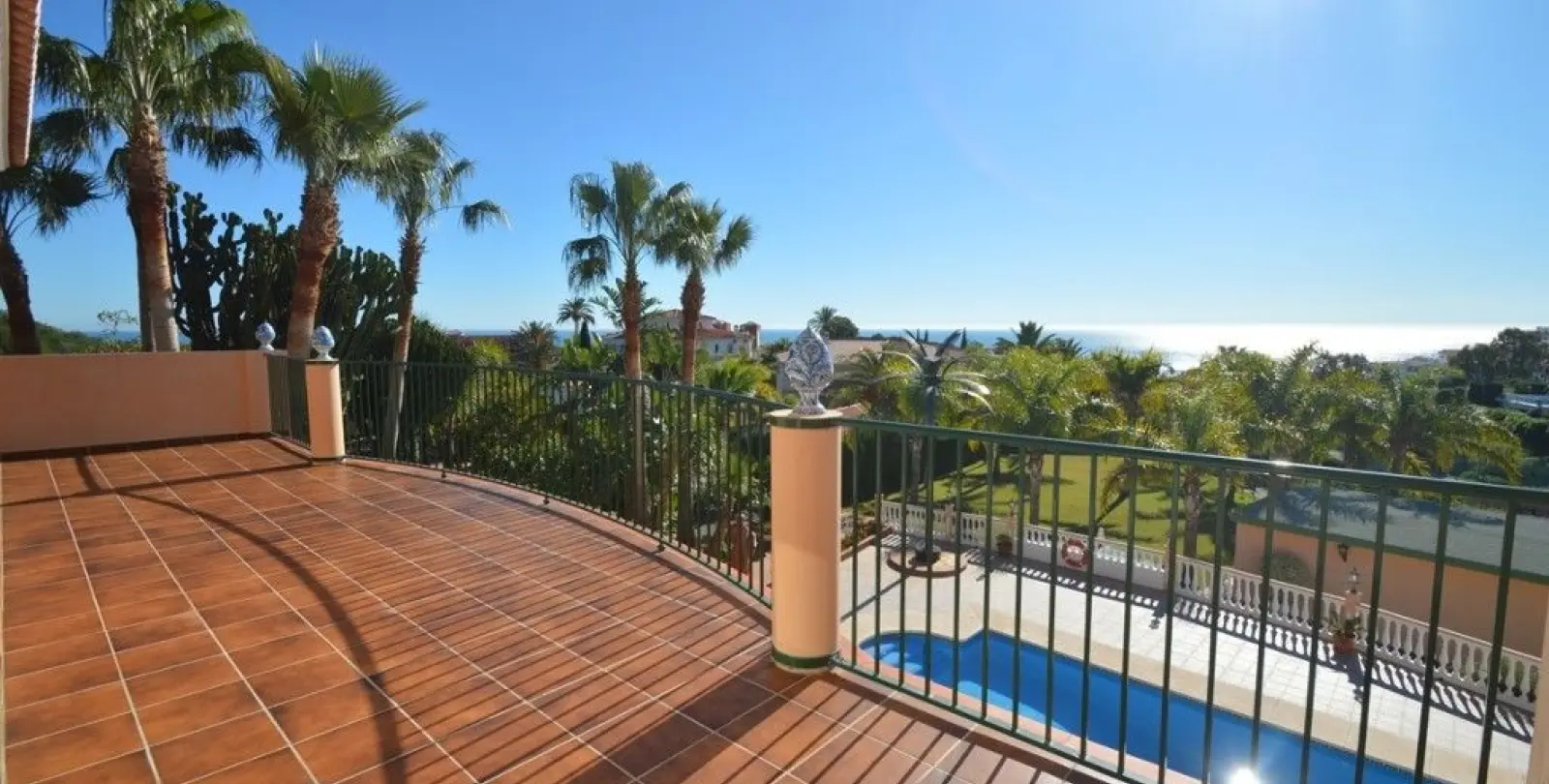 Продажа  отдельно стоящей виллы в Benalmadena 15