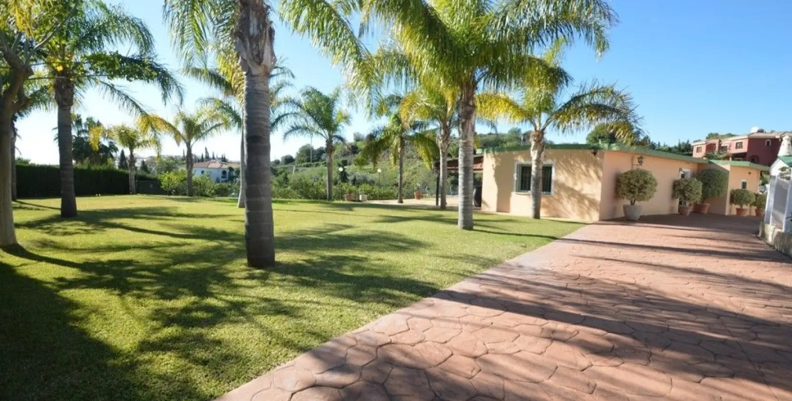 Продажа  отдельно стоящей виллы в Benalmadena 34