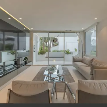 Venta de apartamento en planta media en The Golden Mile