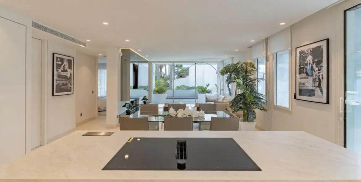 Venta de apartamento en planta media en The Golden Mile 3