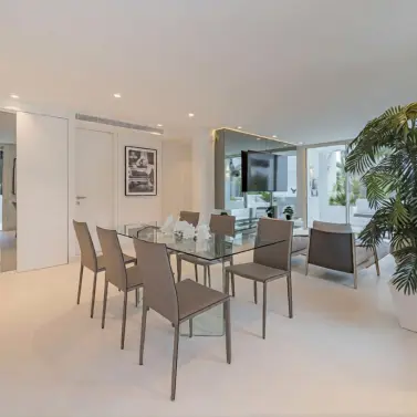 Venta de apartamento en planta media en The Golden Mile