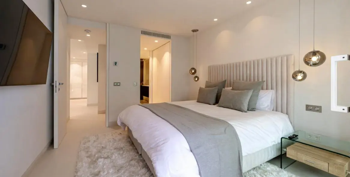 Venta de apartamento en planta media en The Golden Mile 5