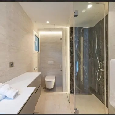 Venta de apartamento en planta media en The Golden Mile