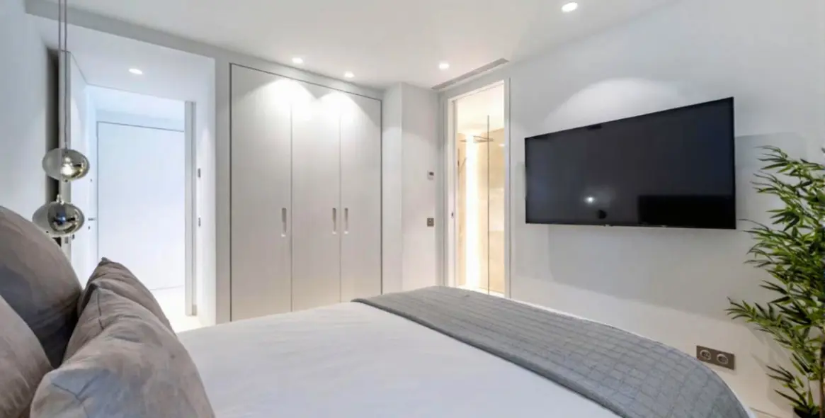Venta de apartamento en planta media en The Golden Mile 8