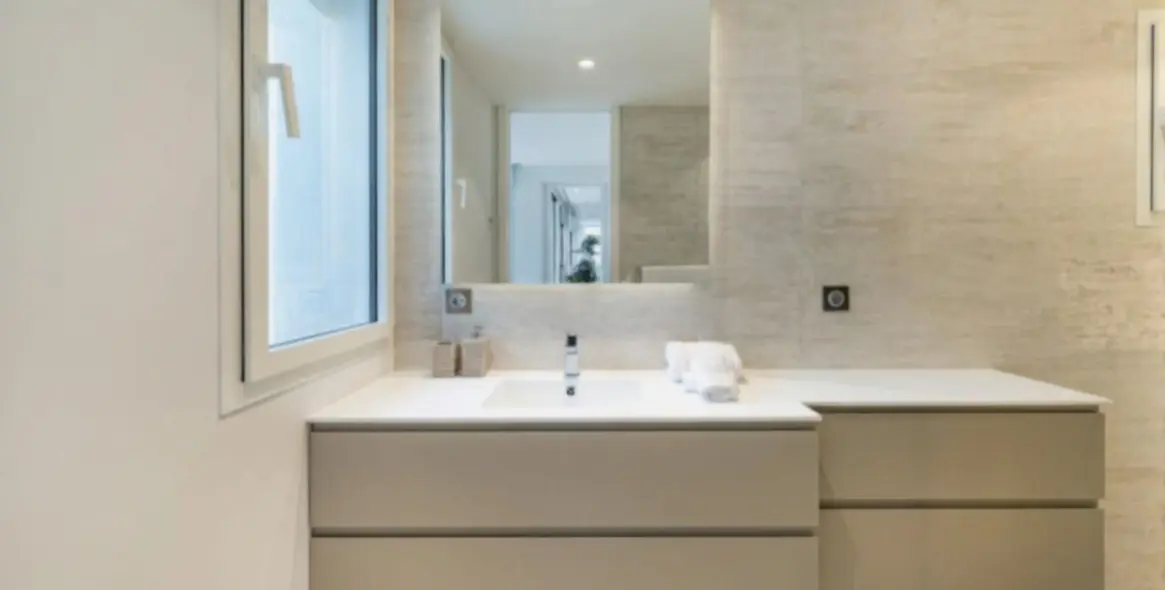 Venta de apartamento en planta media en The Golden Mile 11