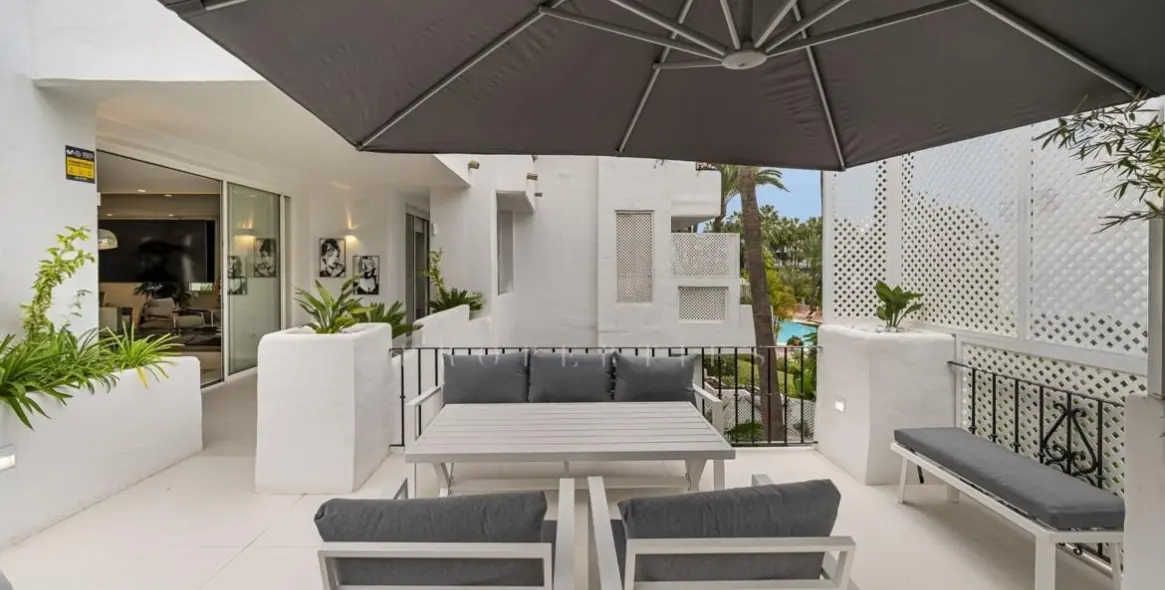 Venta de apartamento en planta media en The Golden Mile 13
