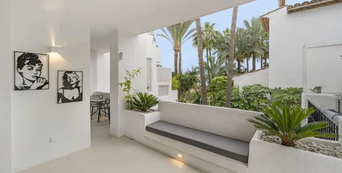 Venta de apartamento en planta media en The Golden Mile 15