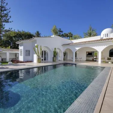 Venta de villa independiente en Guadalmina Alta