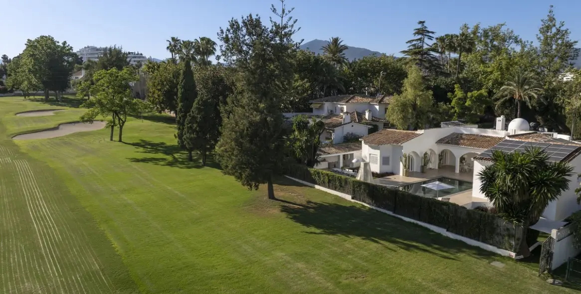 Venta de villa independiente en Guadalmina Alta 45