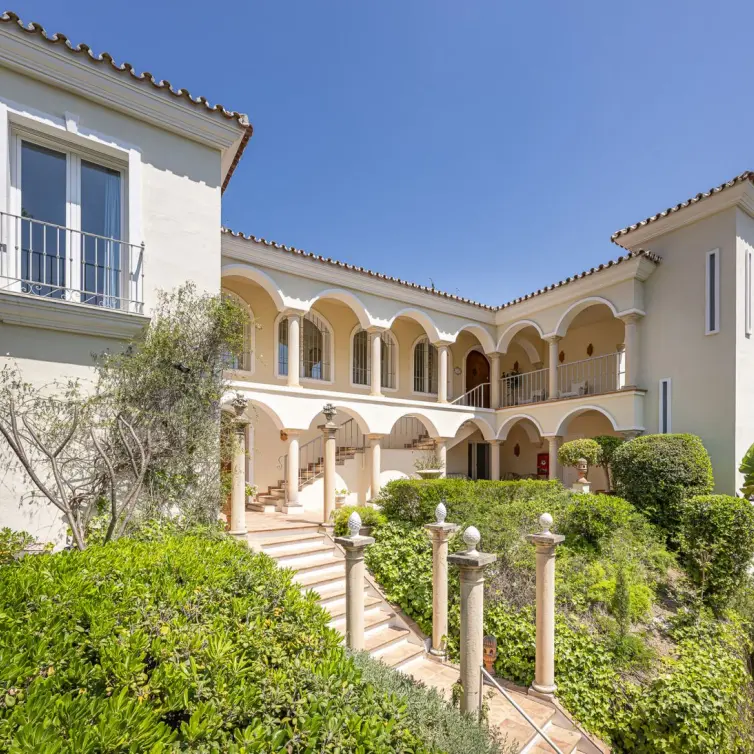 Sale of detached villa in Benahavís