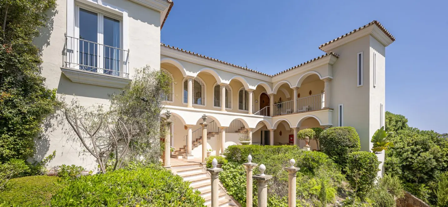 Sale of detached villa in Benahavís 0