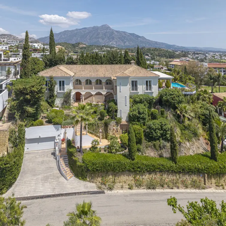 Sale of detached villa in Benahavís